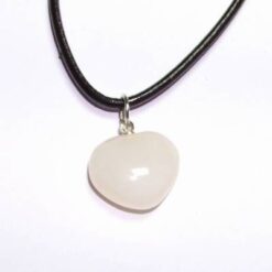 Pandantiv din agat crem - Inimioara - pe siret negru