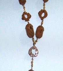 Colier din lemn pentru succes la examene