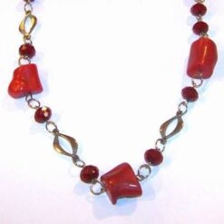 Colier din coral si metal de calitate