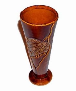 Vaza din ceramica cu frunza de vita de vie stilizata