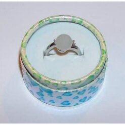 Inel din metal cu sfera din cristal de stanca