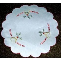 Element de decor cu brazi impodobiti - crem