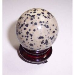 Sfera din jasp dalmatian, pe suport din lemn - deosebit!