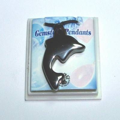 Pandantiv unisex din hematit pe siret negru - Delfin