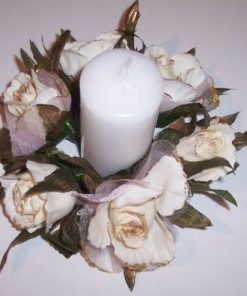 Ornament cu trandafiri albi, artificiali cu lumanare