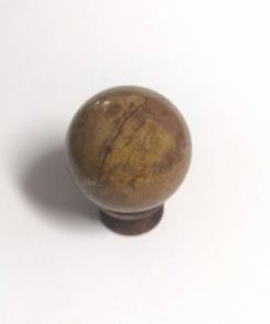 Sfera din granat, pe suport de lemn - unicata!