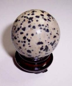 Sfera din jasp dalmatian, pe suport din lemn - deosebit !