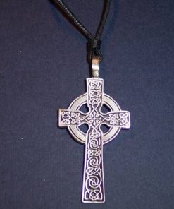 Crucea celtica ornamentata cu cerc